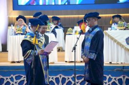 Prof Erwin Akib Dikukuhkan Jadi Guru Besar Unismuh Makassar, Tegaskan Pentingnya Penilaian yang Manusiawi dan Berpihak pada Murid