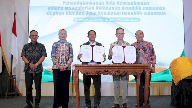 OJK dan Kemenhut Tandatangani Kerja Sama Strategis Dorong Nilai Ekonomi Karbon