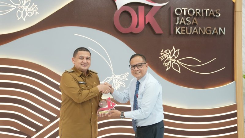 Otoritas Jasa Keuangan (OJK) Regional 6 Sulawesi, Maluku, dan Papua menyatakan siap mendampingi Pemerintah Kota (Pemkot) Makassar dalam upaya mengaktifkan kembali Bank Perkreditan Rakyat (BPR) Kota Makassar yang sebelumnya sempat terkendala operasional.