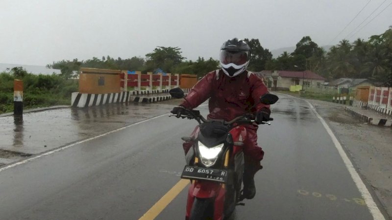 Astra Motor Sulawesi Selatan (Asmo Sulsel) melalui tim instruktur safety riding membagikan panduan berkendara aman yang bisa diterapkan oleh semua pengendara.