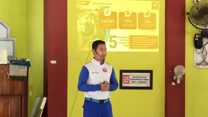 Astra Motor Sulsel dan Polres Gowa Edukasi Pelajar Madrasah Aliyah Madani Soal Keselamatan Berkendara