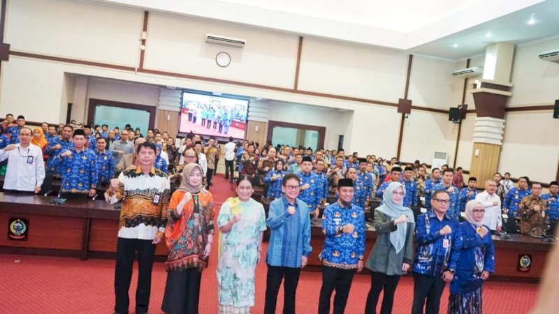 Otoritas Jasa Keuangan (OJK) Provinsi Sulawesi Selatan dan Sulawesi Barat resmi memiliki pemimpin baru. Dalam acara pengukuhan yang digelar di Ruang Rapat Pimpinan Kantor Gubernur Sulawesi Selatan, Gedung A Lantai II, Jalan Urip Sumoharjo, Makassar, Darwisman secara resmi menerima Surat Keputusan Jabatan Kepala OJK Sulselbar menggantikan  Darwisman