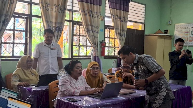 Fakultas Bahasa dan Sastra (FBS) Universitas Negeri Makassar (UNM) mendorong transformasi pembelajaran digital lewat pelatihan bagi guru di Kabupaten Maros. 