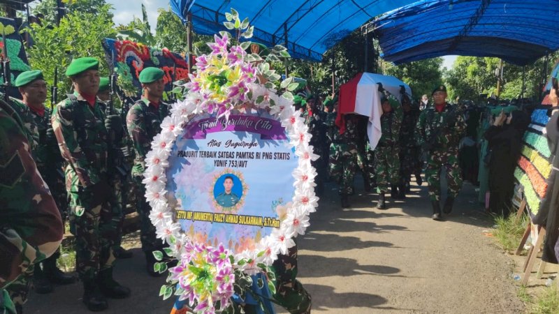 Isak Tangis Menyelimuti Pemakaman Letda Fauzy Ahmad di Pangkep 