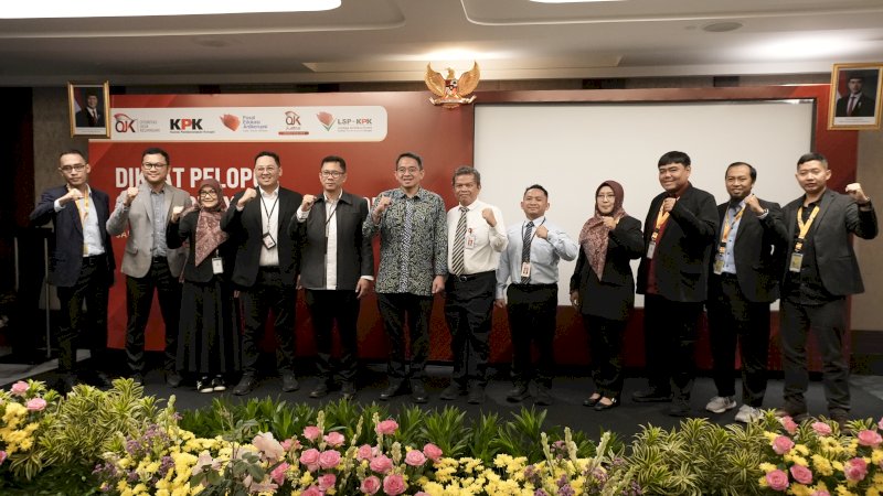 Otoritas Jasa Keuangan (OJK) terus memperkuat tata kelola organisasi dan budaya integritas dengan menggandeng Komisi Pemberantasan Korupsi (KPK) melalui peningkatan jumlah pegawai bersertifikat Ahli Pembangun Integritas (API) dan Penyuluh Antikorupsi (PAKSI).