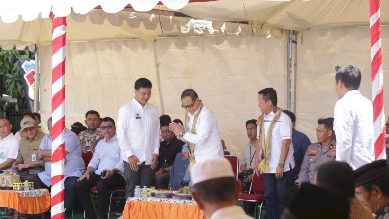 Otoritas Jasa Keuangan (OJK) bersama industri jasa keuangan terus memperkuat perannya dalam mendorong inklusi keuangan dan pembangunan manusia di daerah tertinggal, terdepan, dan terluar (3T). Komitmen tersebut diwujudkan melalui partisipasi OJK dalam kegiatan Launching Satuan Pelayanan Pemenuhan Gizi (SPPG) Talaka di Kabupaten Pangkajene dan Kepulauan (Pangkep), Sulawesi Selatan.