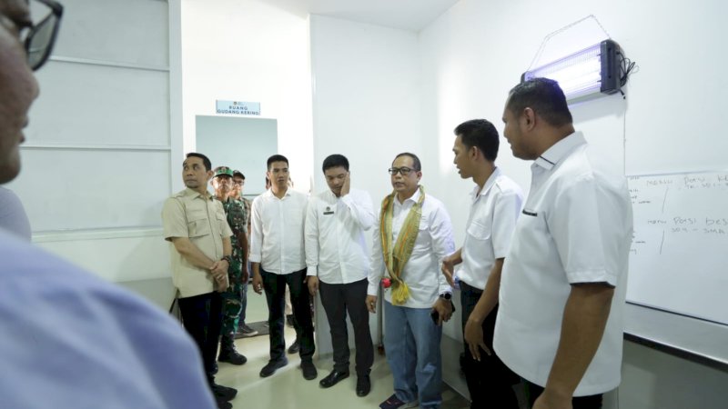 Otoritas Jasa Keuangan (OJK) bersama industri jasa keuangan terus memperkuat kolaborasi lintas sektor dalam mendukung visi pembangunan nasional yang berfokus pada peningkatan kualitas sumber daya manusia dan pemerataan ekonomi. Hal tersebut tercermin melalui partisipasi OJK dalam kegiatan Launching Satuan Pelayanan Pemenuhan Gizi (SPPG) Talaka yang digelar di Kabupaten Pangkajene dan Kepulauan (Pangkep), Sulawesi Selatan.