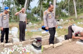 Kepala SPN Polda Sulsel Dampingi Siswa Bintara Ziarah Makam Sang Ayah