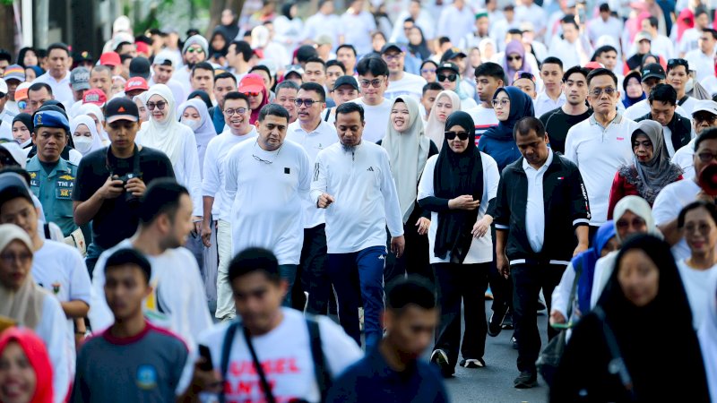 Momen Andi Sudirman, Fatmawati Rusdi dan Appi Jalan Sehat Bersama di Anti Mager