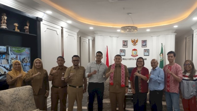 Wali Kota Makassar, Munafri Arifuddin, menerima kunjungan pengurus Moluccas Movement Generation (MMG), sebuah komunitas yang digagas oleh warga keturunan Ambon di Makassar, di Balai Kota Makassar. Pertemuan ini menjadi langkah awal kolaborasi sosial lintas daerah yang bertujuan memberdayakan anak jalanan, pengamen, dan pelaku usaha mikro di Kota Makassar.