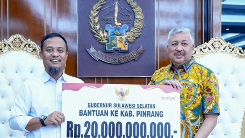 Gubernur Sulsel Serahkan Rp20 Miliar untuk Infrastruktur dan UMKM ke Pemkab Pinrang
