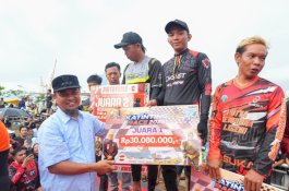 Gubernur Sulsel Sebut Ajang Budaya Maritim Harus Dilestarikan Saat Tutup Katinting Race 2025