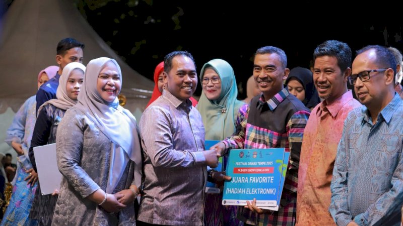 Bupati Wajo Resmi Tutup Festival Danau Tempe 2025, Wujud Pelestarian Budaya dan Potensi Wisata Daerah
