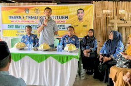 Ketua Komisi III DPRD Wajo Andi Bayuni Marzuki Reses di Kelurahan Cempalagi