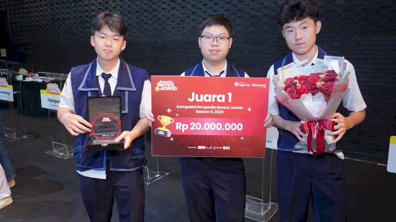 Sky Richs Tan, siswa kelas 12 SMA Zion Makassar. Bersama dua rekannya, Jovan Kenneth Widyanto dan Christopher Anderson Herman, ia menorehkan prestasi gemilang di ajang Telkomsel Ilmupedia Berani Jawab (IBJ) Season 6 — kompetisi cerdas cermat digital berskala nasional yang menantang pelajar untuk berpikir cepat dan tepat.