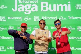 Telkomsel Jaga Bumi: Menanam Harapan di Pesisir Pangkep