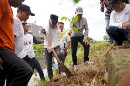 Pemkab Gowa dan Kemendes PDT Lakukan Penanaman Pohon