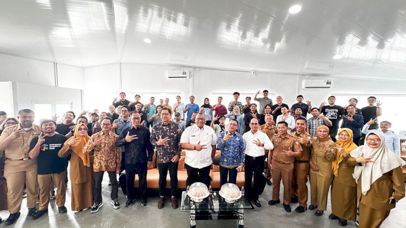 Dinas Pariwisata Kota Makassar terus memperkuat ekosistem ekonomi kreatif melalui Fasilitasi Sertifikasi Kompetensi Profesi Subsektor Ekonomi Kreatif (Sertifikasi Profesi Fotografi) yang digelar di Makassar Creative Hub, Senin (10/11/2025).