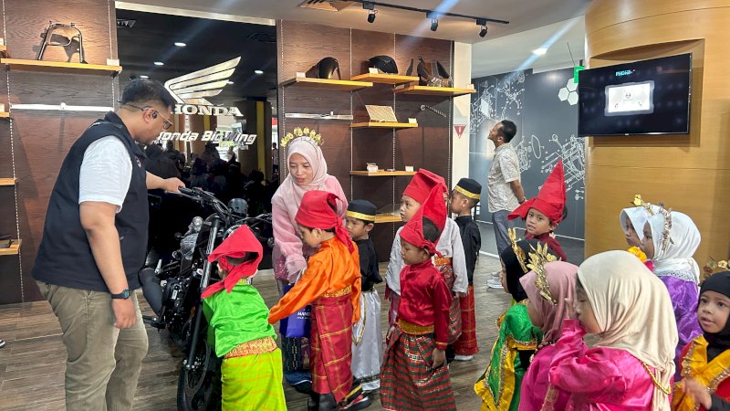 &ldquo;Rayakan HUT ke-418 Kota Makassar, Astra Motor Sulsel Ajak Siswa Al-Azhar Kenali Dunia Otomotif Sejak Dini&rdquo;
