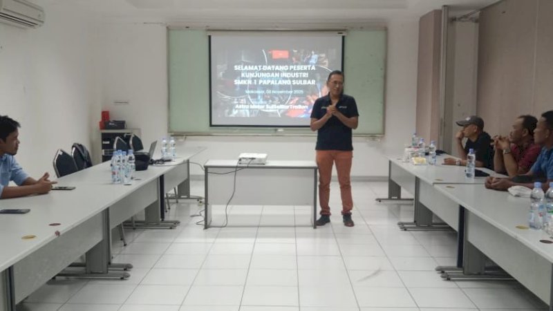 Asmo Sulsel menerima kunjungan industri dari SMKN 1 Papalang, Sulawesi Barat, pada Sabtu, 8 November 2025, di Main Dealer Astra Motor Sulsel, Jalan Sultan Alauddin, Makassar.