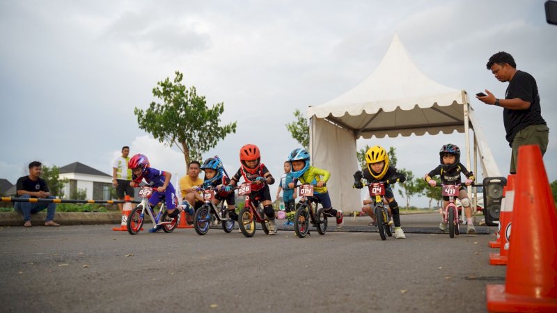 komunitas Balance Bike Makassar (BBM) mengadakan Fun Race untuk para anggotanya, Sabtu, 15 November 2025.