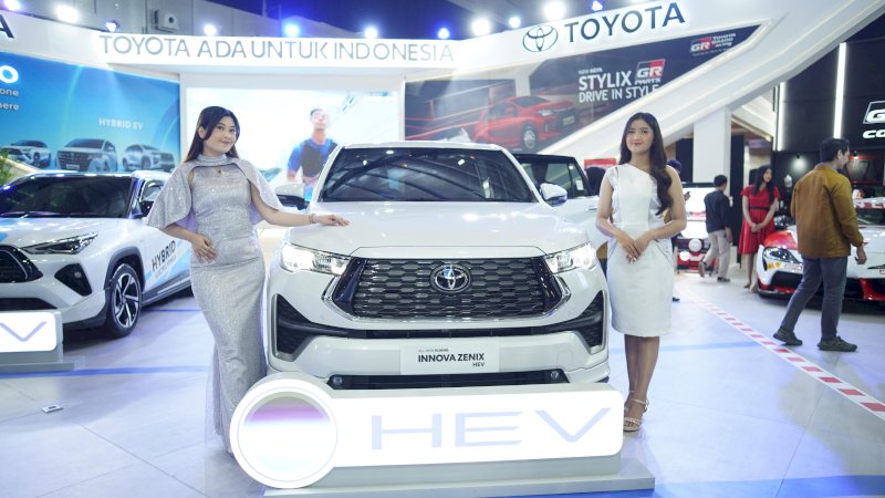 Penjualan kendaraan Toyota Hybrid sukses menembus 1.000 unit, sekaligus mencatat pertumbuhan 20% dibandingkan total penjualan tahun 2024. Dengan capaian tersebut, Toyota Hybrid berhasil menguasai hingga 62% pangsa pasar HEV.