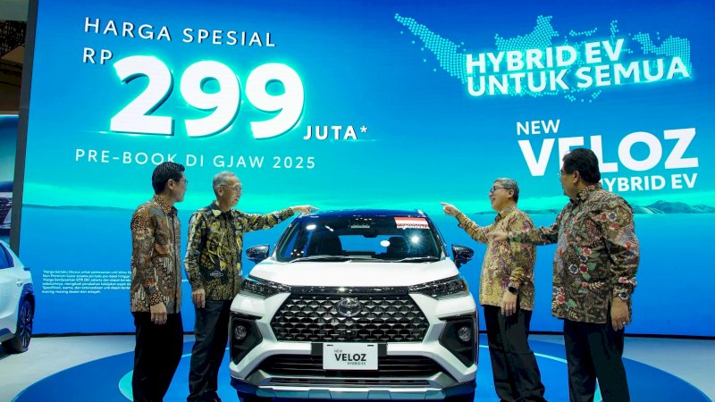 PT Toyota-Astra Motor (TAM) membuka GAIKINDO Jakarta Auto Week (GJAW) 2025 dengan tonggak penting bagi industri otomotif Indonesia melalui World Premiere New Veloz Hybrid EV, yang kini resmi diproduksi secara lokal. Pada kesempatan yang sama, Toyota juga memulai penjualan New bZ4X Battery EV produksi lokal dan New Urban Cruiser Battery EV, memperluas pilihan elektrifikasi Toyota untuk masyarakat Indonesia.