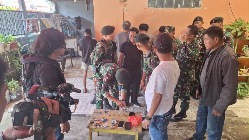 Tentara Tangkap Terduga Pengguna dan Barang Bukti Narkoba di Lokasi Tawuran Makassar