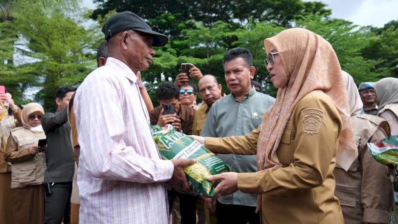 Pemkab Gowa Mulai Salurkan Benih Padi 275 Ton