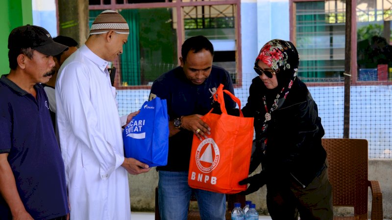 Bupati Gowa Kunjungi Warga Miskin Ekstrem dan Beri Bantuan ke Masjid