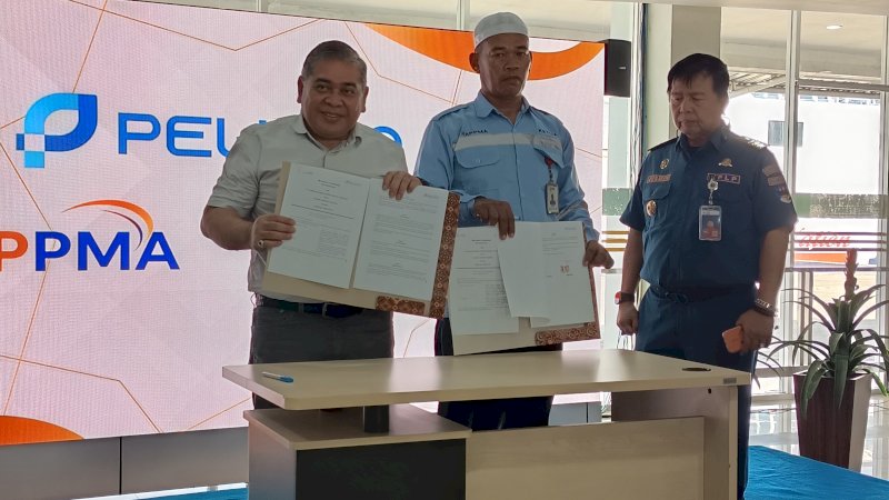 Kolaborasi ini resmi diumumkan sebagai langkah menghadirkan layanan transportasi modern, aman, dan nyaman bagi para penumpang kapal yang datang maupun berangkat melalui pelabuhan terbesar di Indonesia Timur tersebut.