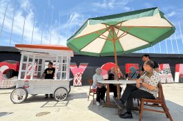 Wajah Baru Pantai Losari, Pedagang Pisang Epe Gerobak Seragam