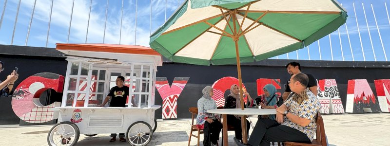 Wajah Baru Pantai Losari, Pedagang Pisang Epe Gerobak Seragam
