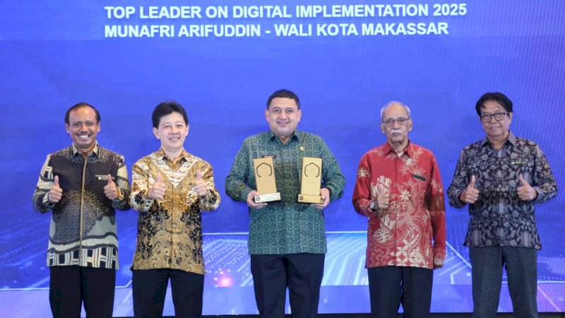 Pemkot Makassar Raih Golden Trophy Top Digital 2025 Tingkat Nasional