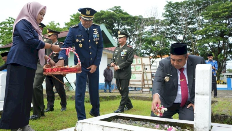 Pemkab Maros Gelar Upacara Hari Pahlawan, Bupati Chaidir Ajak Warga Teladani Nilai Perjuangan