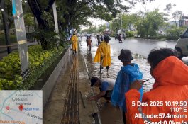 Hujan Guyur Makassar, Dinas PU Kerahkan 40 Satgas Tangani Genangan di Titik Kritis