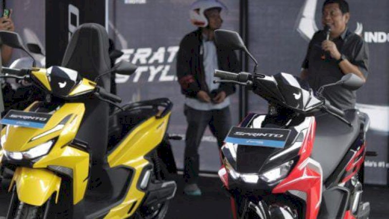 Indomobil eMotor Sprinto dipasarkan dengan harga Rp26.500.000 (OTR Makassar) dan tersedia dalam lima pilihan warna: Velocity Red, Lightning White, Turbo Green, Blitz Yellow, dan Flash Grey.