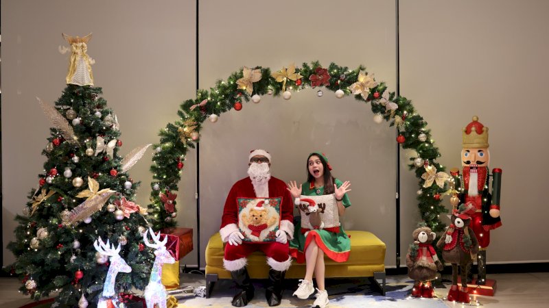Menyambut momen libur Natal dan Tahun Baru, Hyatt Place Makassar resmi membuka rangkaian perayaan akhir tahun bertajuk &ldquo;Sparkle & Shine&rdquo;