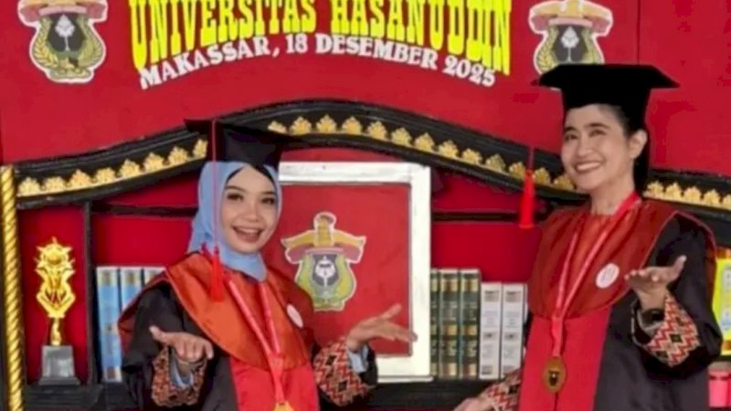 Andi Widya Warsa Syadzwina Mantan Juru Bicara Asosiasi Pesepakbola Profesional Indonesia (APPI) tersebut resmi menyandang gelar Doktor Ilmu Komunikasi dari Universitas Hasanuddin setelah mengikuti prosesi wisuda yang digelar pada Kamis, 18 Desember 2025.