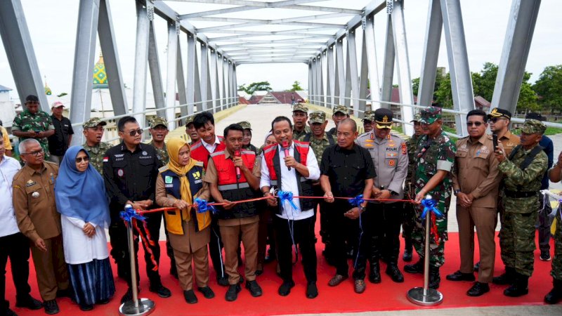 Gubernur Sulsel Resmikan Jembatan Sungai Malake, Akses Warga Sidrap-Wajo