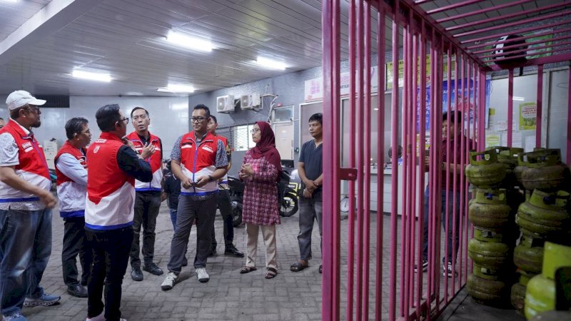 PT Pertamina Patra Niaga Regional Sulawesi memastikan keandalan pasokan dan layanan Bahan Bakar Minyak (BBM) selama malam pergantian Tahun Baru 2026 melalui pengecekan langsung ke sejumlah Stasiun Pengisian Bahan Bakar Umum (SPBU) di Kota Makassar.
