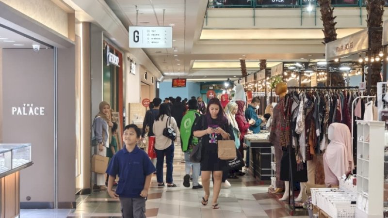 Mal Ratu Indah, jumlah pengunjung mengalami pertumbuhan 12 persen dibandingkan periode Desember tahun sebelumnya. Rata-rata kunjungan harian pada Desember 2025 mencapai 14.898 orang per hari, meningkat dari 13.298 pengunjung per hari pada Desember 2024. Kenaikan ini turut diikuti peningkatan volume kendaraan yang masuk ke area parkir mal.