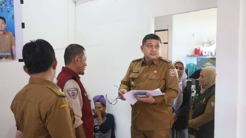 Wali Kota Munafri Tinjau Dua Titik Pengungsian Banjir di Makassar