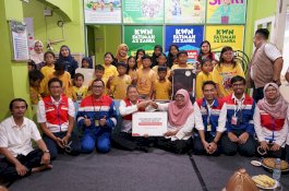 Komisaris Pertamina Tinjau Program Sekolah Anak Percaya Diri di Makassar