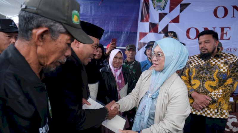 Pemkab Gowa Bagikan 3.608 Sertifikat PTSL ke Masyarakat Tinggimoncong