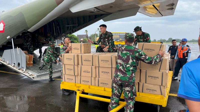 Dukung Pencarian Korban Kecelakaan Pesawat ATR 42-500, TNI Kirim 5 Ton Ransum Tempur