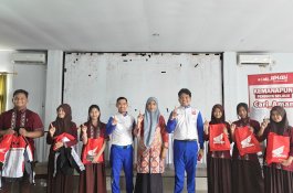 Asmo Sulsel Tanamkan Budaya #Cari_Aman Sejak Dini Lewat Edukasi Safety Riding di SMAN 4 Kendari
