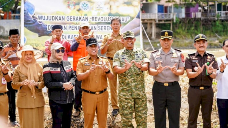 Bupati Andi Rosman Gaspol Revolusi Hijau, 5.000 Pohon Ditanam di Jantung Kota Wajo