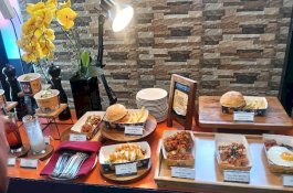 Harper Perintis Makassar meluncurkan program kuliner global “60 Seconds to Seoul” dengan sajian street food khas Korea yang tersedia Januari–Juni 2026.