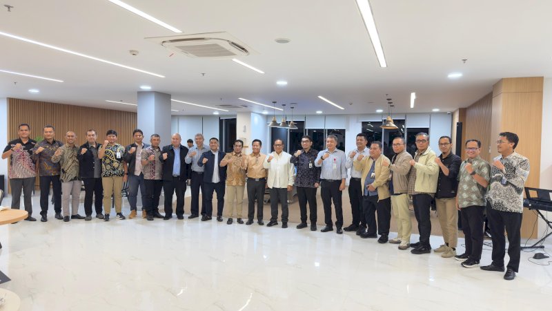 Otoritas Jasa Keuangan Sulawesi Selatan dan Sulawesi Barat (OJK Sulselbar) bersama industri jasa keuangan yang tergabung dalam Forum Komunikasi Industri Jasa Keuangan Sulawesi Selatan dan Sulawesi Barat (FKIJK Sulselbar) menggelar kegiatan Ngobrol Santai (NGOBRAS), Rabu, 21 Januari 2026, di Kantor OJK Sulselbar, Makassar.